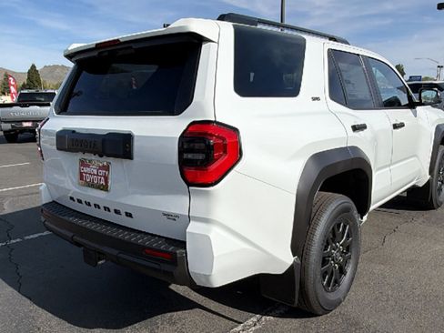 New 2026 Toyota 4Runner SR5 AWD/4WD image 3