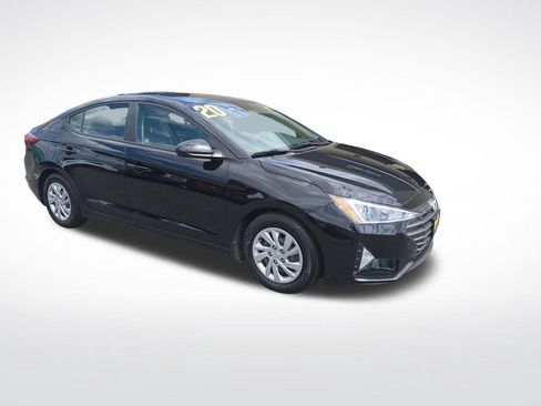 Used 2020 Hyundai Elantra SE w/ Winter Weather Package FWD image 8