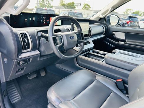 Used 2025 Ford Expedition Active AWD/4WD image 19