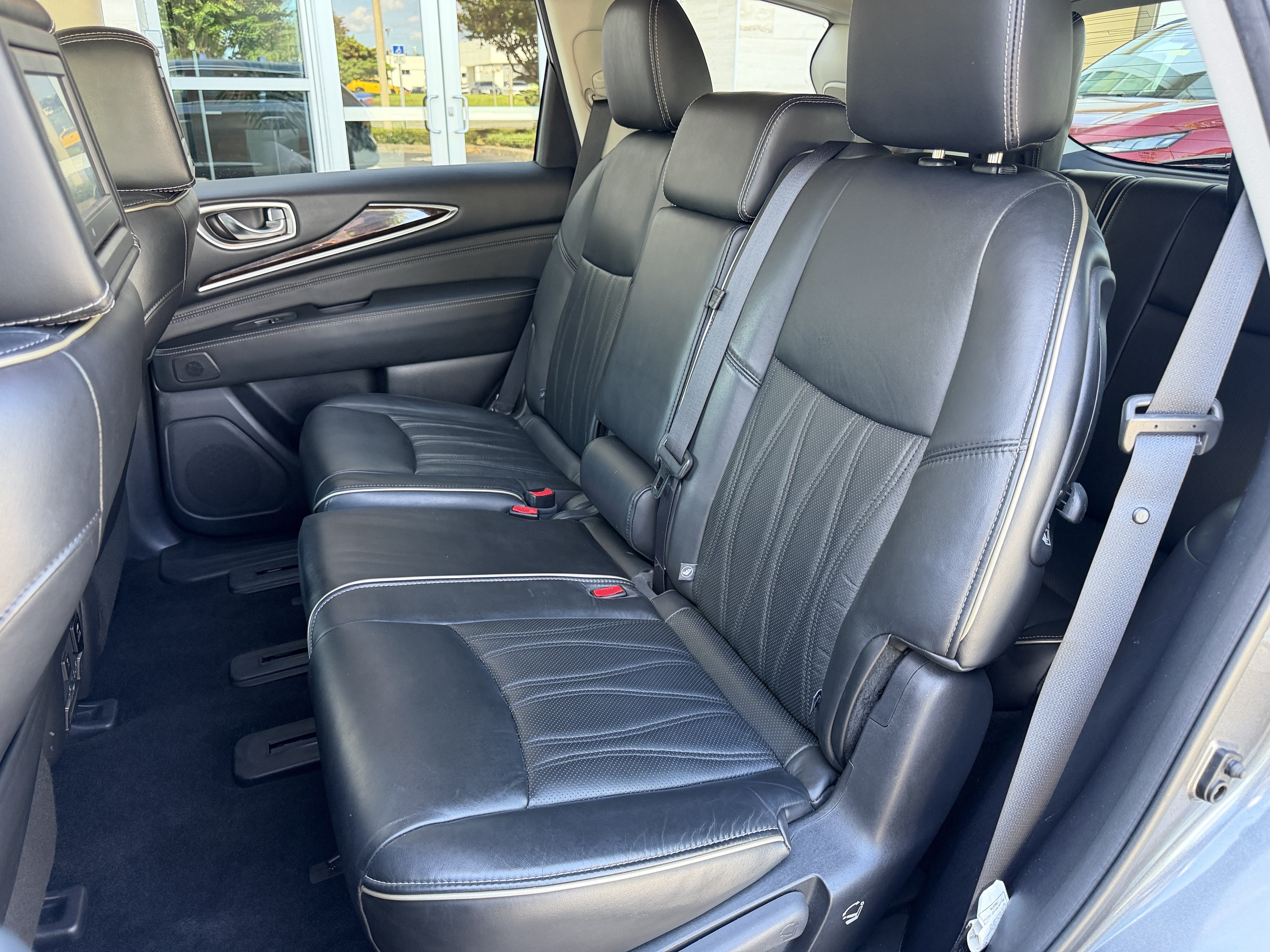 Used 2016 INFINITI QX60 FWD w/ Deluxe Technology Package image 19
