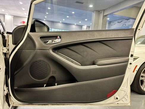 Used 2017 Kia Forte S FWD image 35