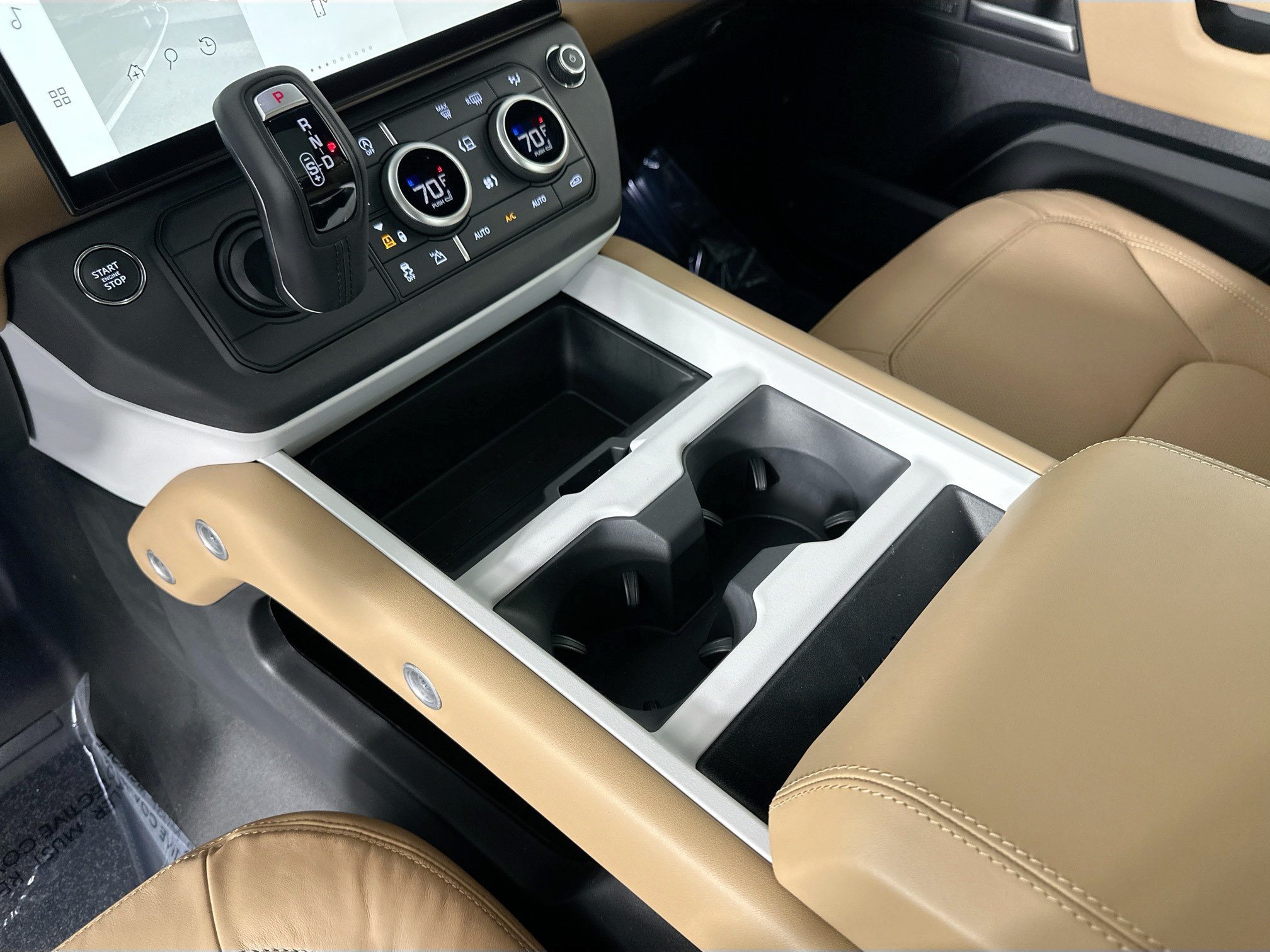 New 2026 Land Rover Defender 110 X-Dynamic SE AWD/4WD image 13