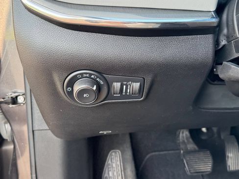 Used 2022 Jeep Compass Limited AWD/4WD image 18