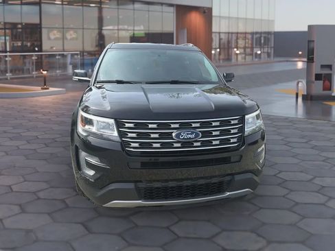 Used 2017 Ford Explorer XLT w/ Equipment Group 202A AWD/4WD image 21