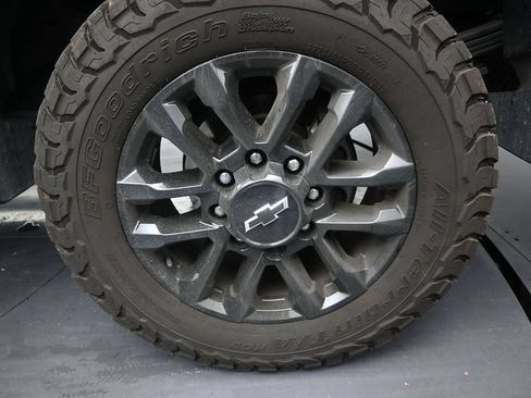 Used 2025 Chevrolet Silverado 2500 LT w/ Trail Boss Package AWD/4WD image 10