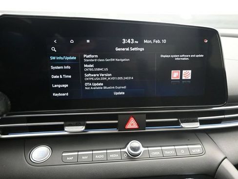 Used 2025 Hyundai Elantra Limited w/ Cargo Package FWD image 18