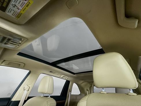 Used 2019 Toyota Highlander Limited Platinum FWD image 21