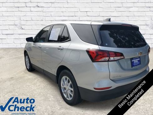 Used 2022 Chevrolet Equinox LS w/ LS Convenience Package FWD image 2