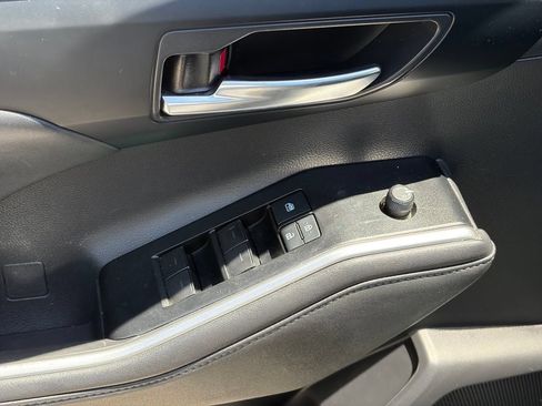 Used 2021 Toyota Highlander XLE FWD image 7