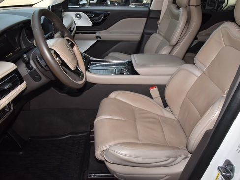 Used 2022 Lincoln Aviator Reserve w/ Equipment Group 201A AWD/4WD image 13