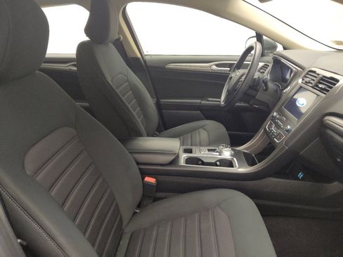 Used 2020 Ford Fusion SE image 21
