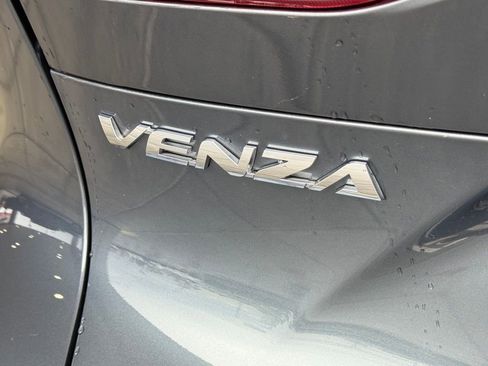 Certified 2021 Toyota Venza LE w/ Carpet Mat Package (TMS) image 12