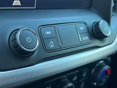 Used 2023 GMC Acadia SLT image 35