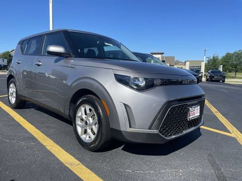 Used 2025 Kia Soul LX w/ LX Technology Package FWD image 10