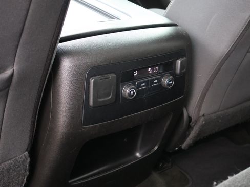 Used 2017 GMC Yukon SLE w/ SLE Value Package RWD image 12
