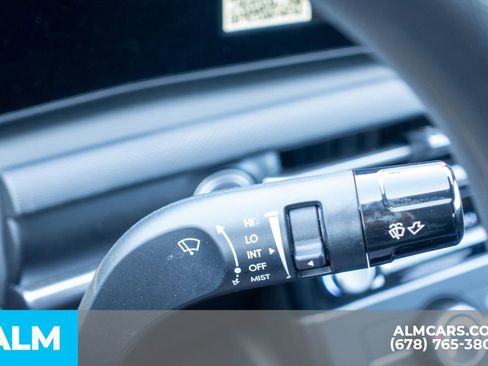 Used 2025 Hyundai Santa Cruz SE FWD image 33
