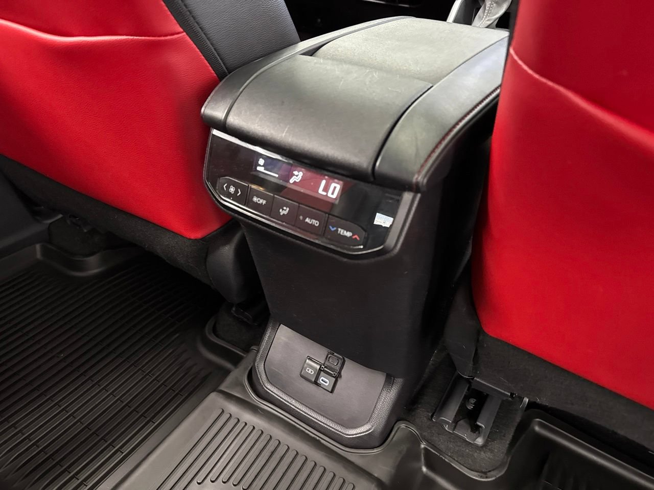 Used 2025 Toyota Highlander XSE AWD/4WD image 50