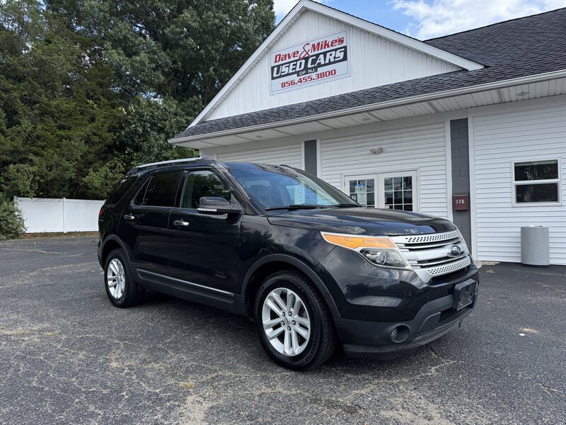 Used 2014 Ford Explorer XLT w/ Equipment Group 202A AWD/4WD image 2