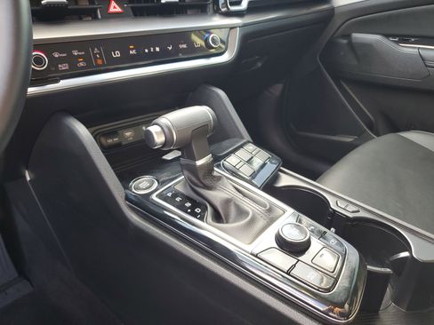 Used 2024 Kia Sportage EX image 30