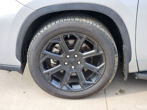 Used 2022 Toyota Highlander L image 11