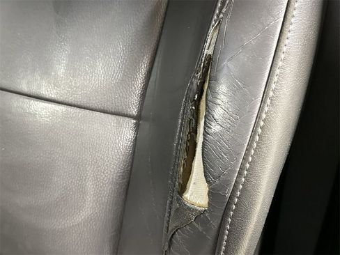 Used 2005 Nissan Titan LE w/ (T01) Tow Pkg image 40