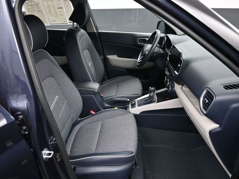 Certified 2023 Hyundai Venue Limited FWD image 24