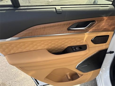 New 2025 Jeep Grand Cherokee Summit image 17