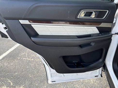 Used 2019 Ford Explorer Platinum AWD/4WD image 23