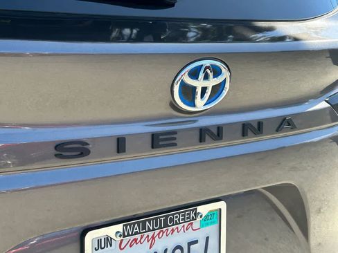 Used 2023 Toyota Sienna XLE AWD/4WD image 6