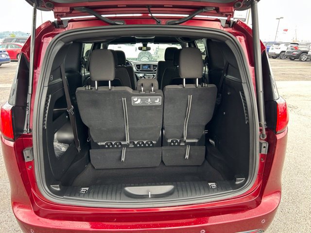 Used 2020 Chrysler Pacifica Touring w/ S Appearance Package FWD image 23