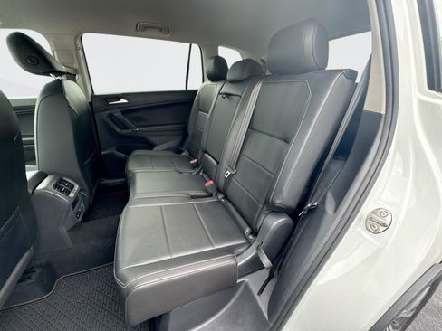 Used 2020 Volkswagen Tiguan SE FWD image 14