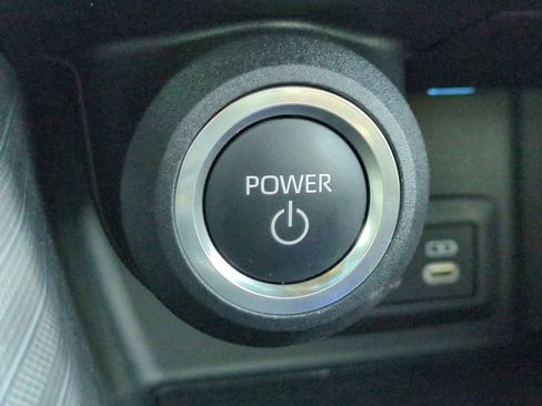 Used 2024 Toyota Venza Limited image 27