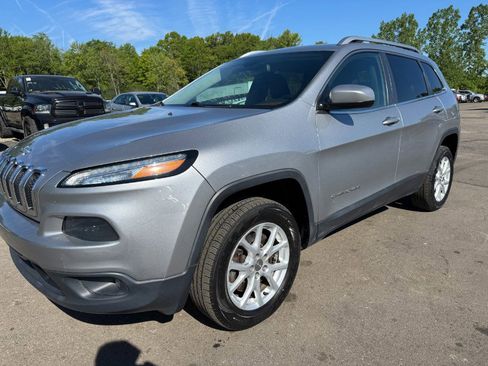 Used 2014 Jeep Cherokee Latitude w/ Cold Weather Group AWD/4WD image 9