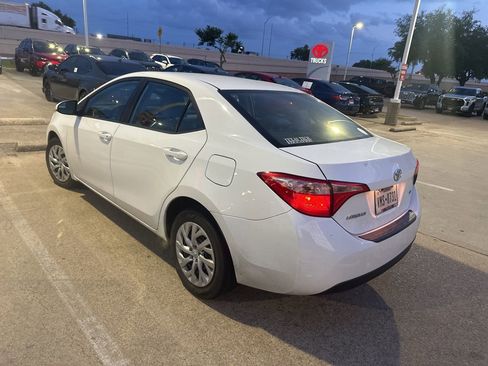 Used 2019 Toyota Corolla LE image 3