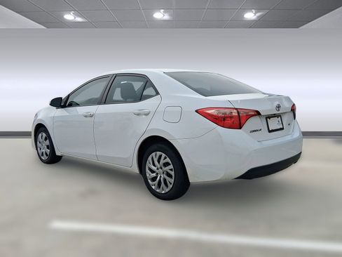 Used 2019 Toyota Corolla LE image 3