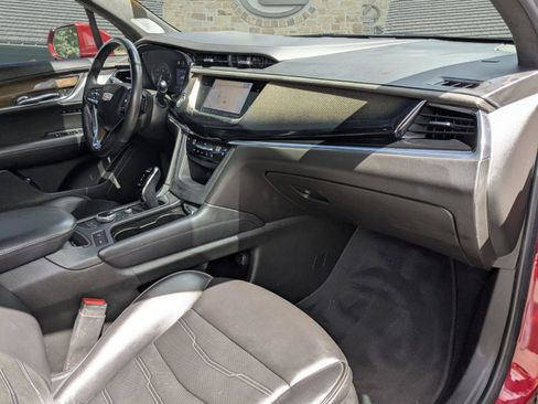 Used 2020 Cadillac XT6 FWD image 23