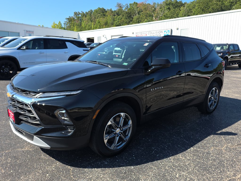 Used 2024 Chevrolet Blazer LT w/ Convenience Package FWD image 4