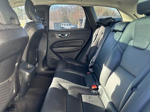 Used 2025 Volvo XC60 B5 Plus image 16