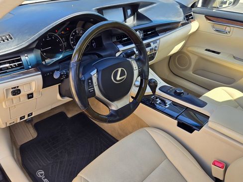 Used 2014 Lexus ES 350 w/ Premium Package FWD image 10