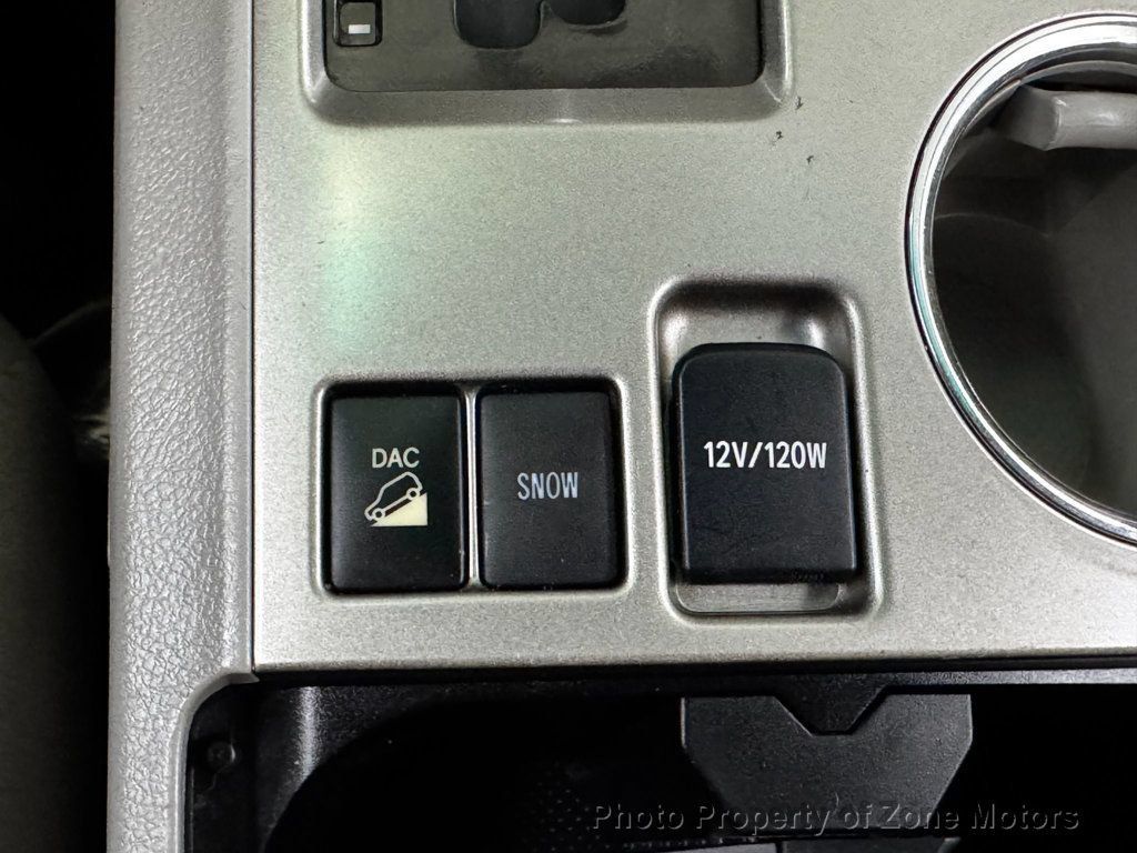 Used 2011 Toyota Highlander 4WD w/ Tow Pkg image 37