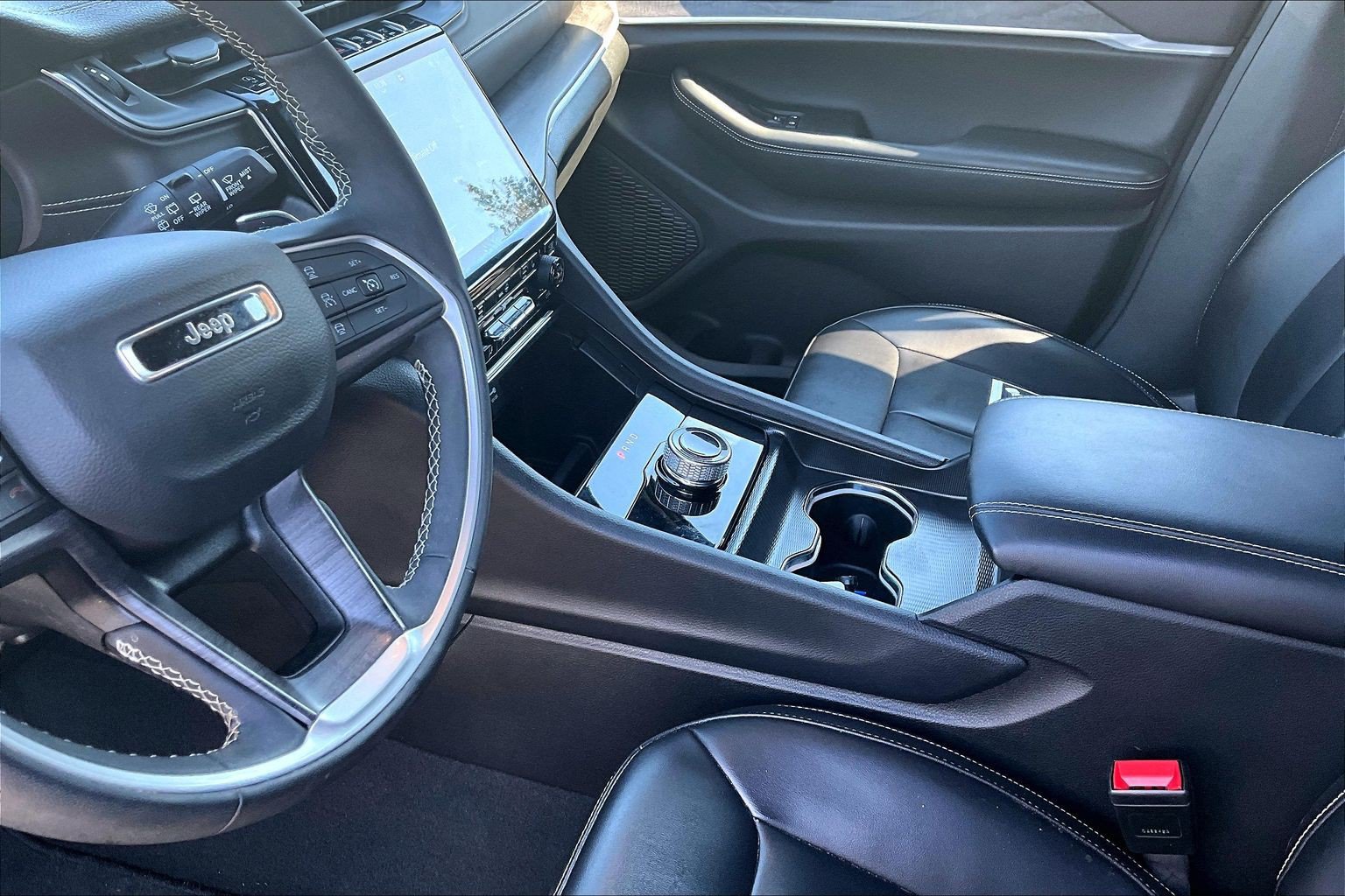 Used 2024 Jeep Grand Cherokee L Limited RWD image 20