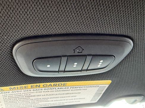 Used 2025 Chrysler Pacifica Select FWD image 37