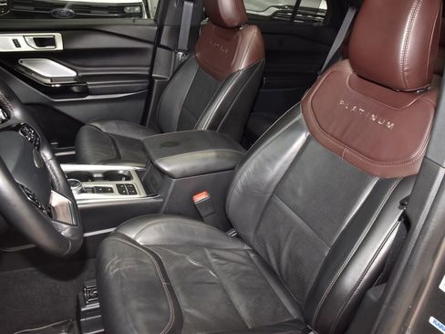 Used 2023 Ford Explorer Platinum w/ Technology Package RWD image 34