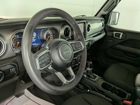 Certified 2023 Jeep Gladiator Overland AWD/4WD image 18