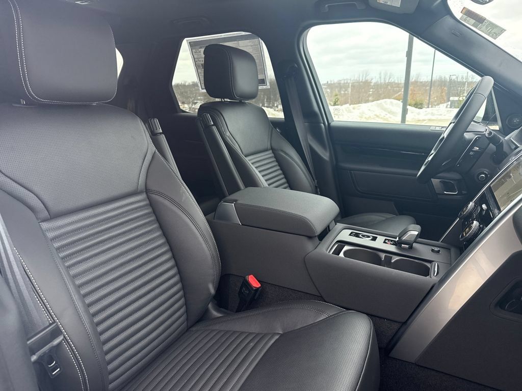 New 2026 Land Rover Discovery S AWD/4WD image 16
