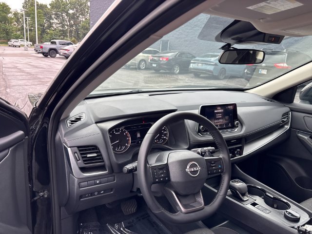 Certified 2025 Nissan Rogue SV AWD/4WD image 10