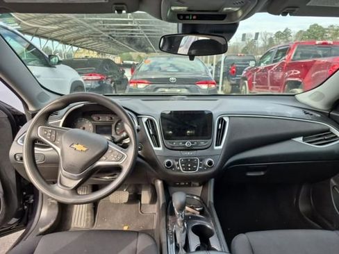 Used 2023 Chevrolet Malibu LT image 3