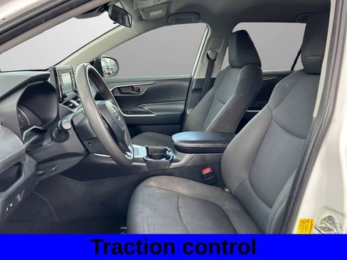 Used 2020 Toyota RAV4 LE image 9