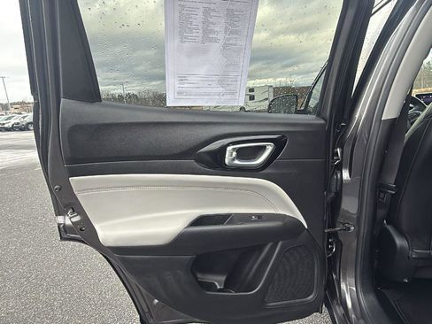 Used 2022 Jeep Compass Limited image 21