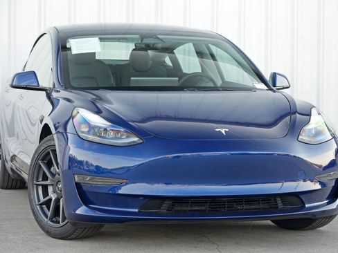 Used 2023 Tesla Model 3 Standard Range image 4